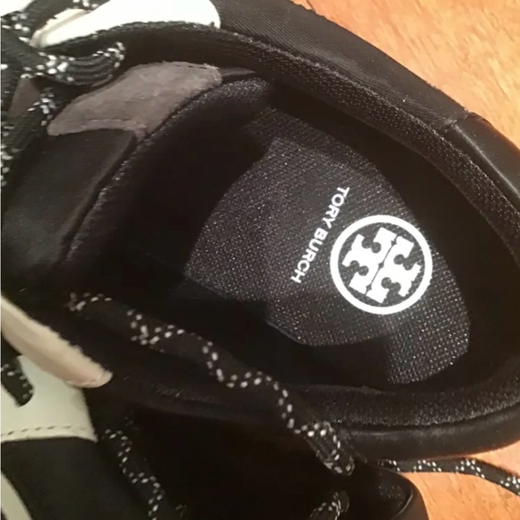 Tory Burch . New .Never worn. Size 6. - Picture 2 of 3